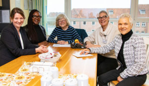 Mehr über den Artikel erfahren Aminata Touré zu Besuch bei der Familialen Pflege im Städtischen Krankenhaus in Kiel